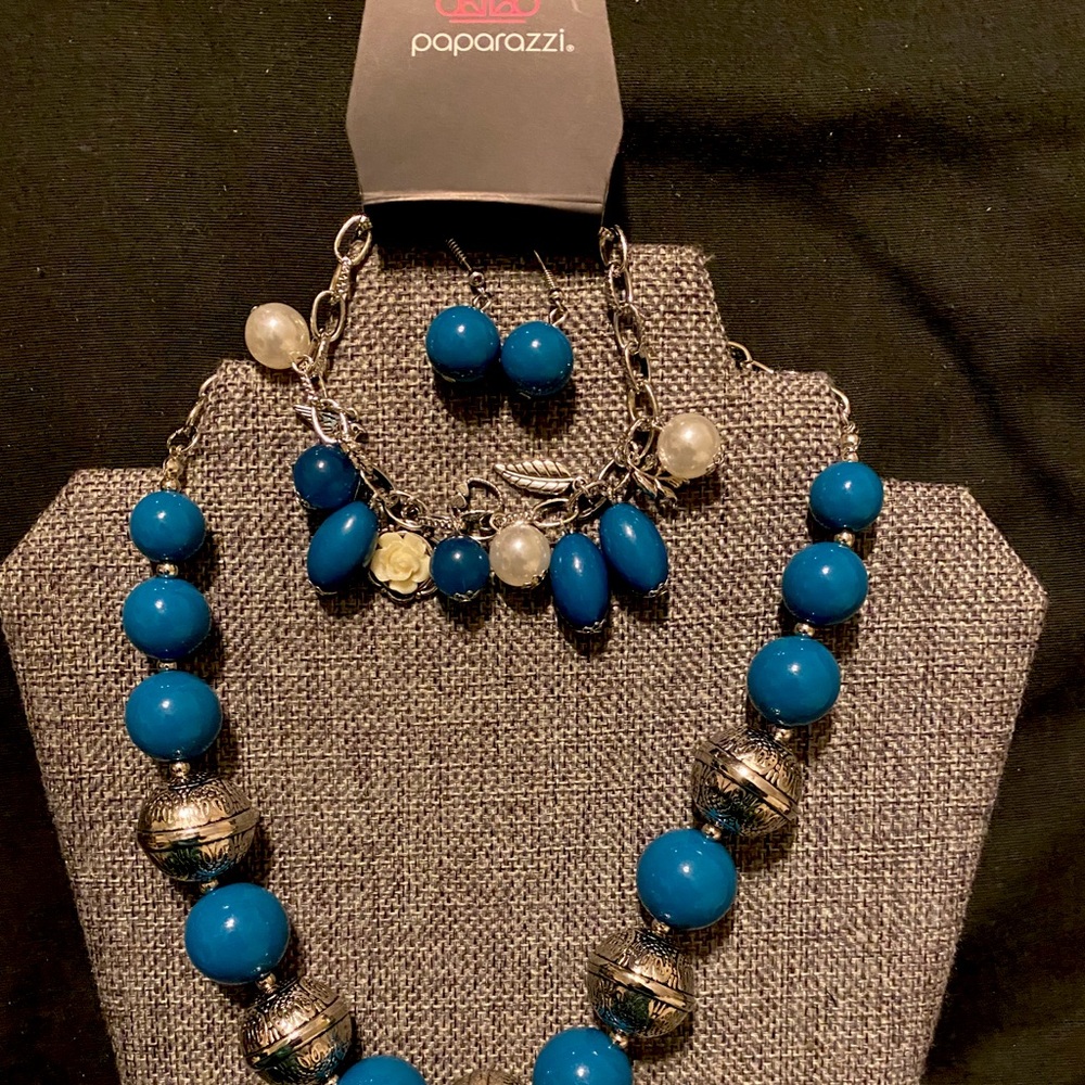Blue & White Pearl Necklace Set